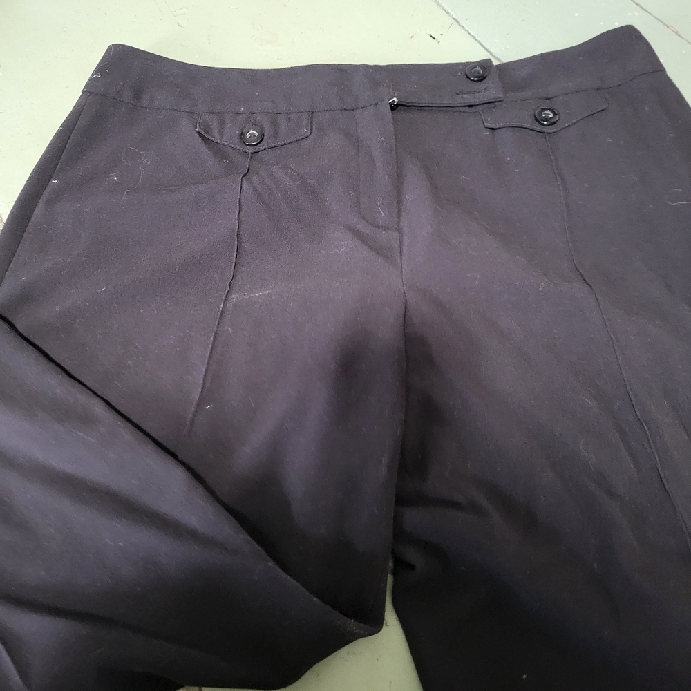 Women's black Cato Capri pants.